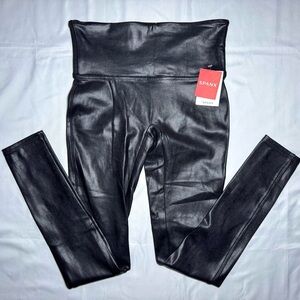 NEW - SPANXshape Faux Leather
Leggings Size Medium Regular Black 2437R
